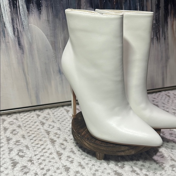 Elegant White Ankle Boot Stiletto Women's 7.5 Classic Elegant Sophisticated EUC - Picture 10 of 14